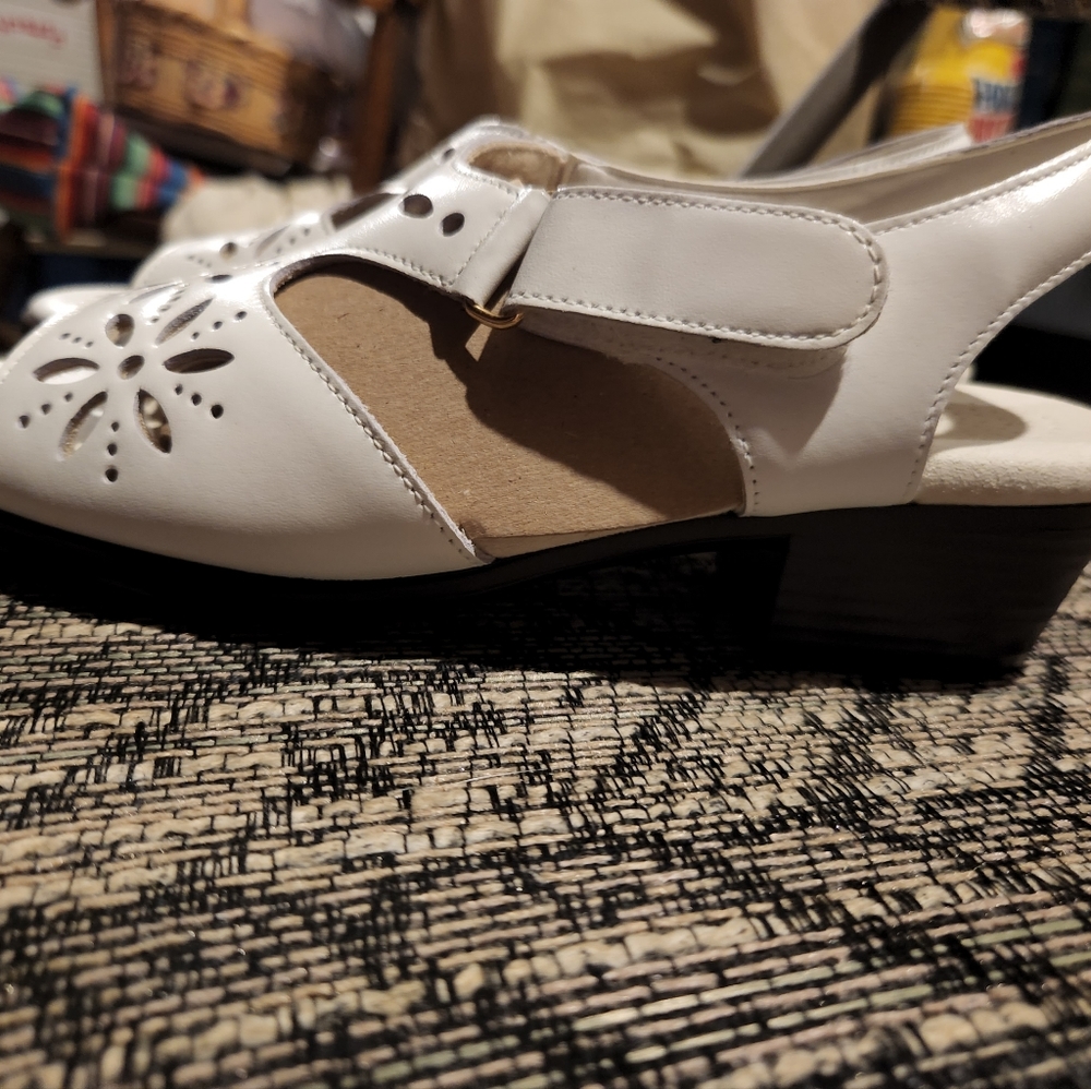 SAS sandles sunburs white